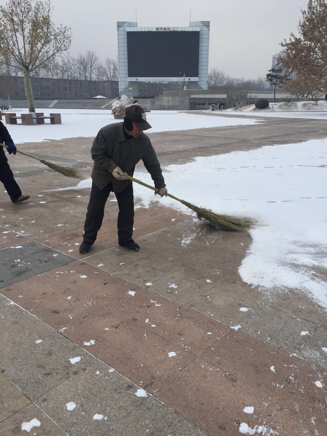 扫雪照片1.jpg